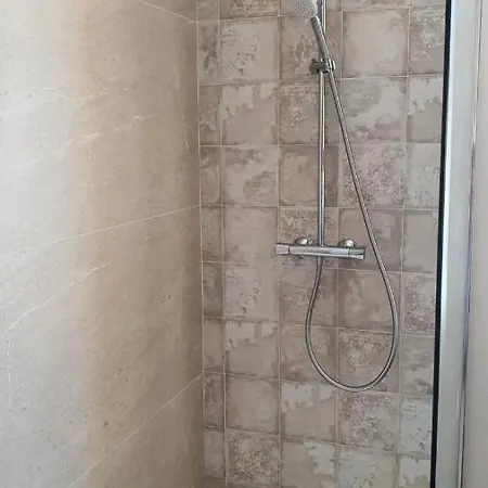 Maison La Deviniere - Sauna Et Compris Accessibles Toute L'annee Bed & Breakfast